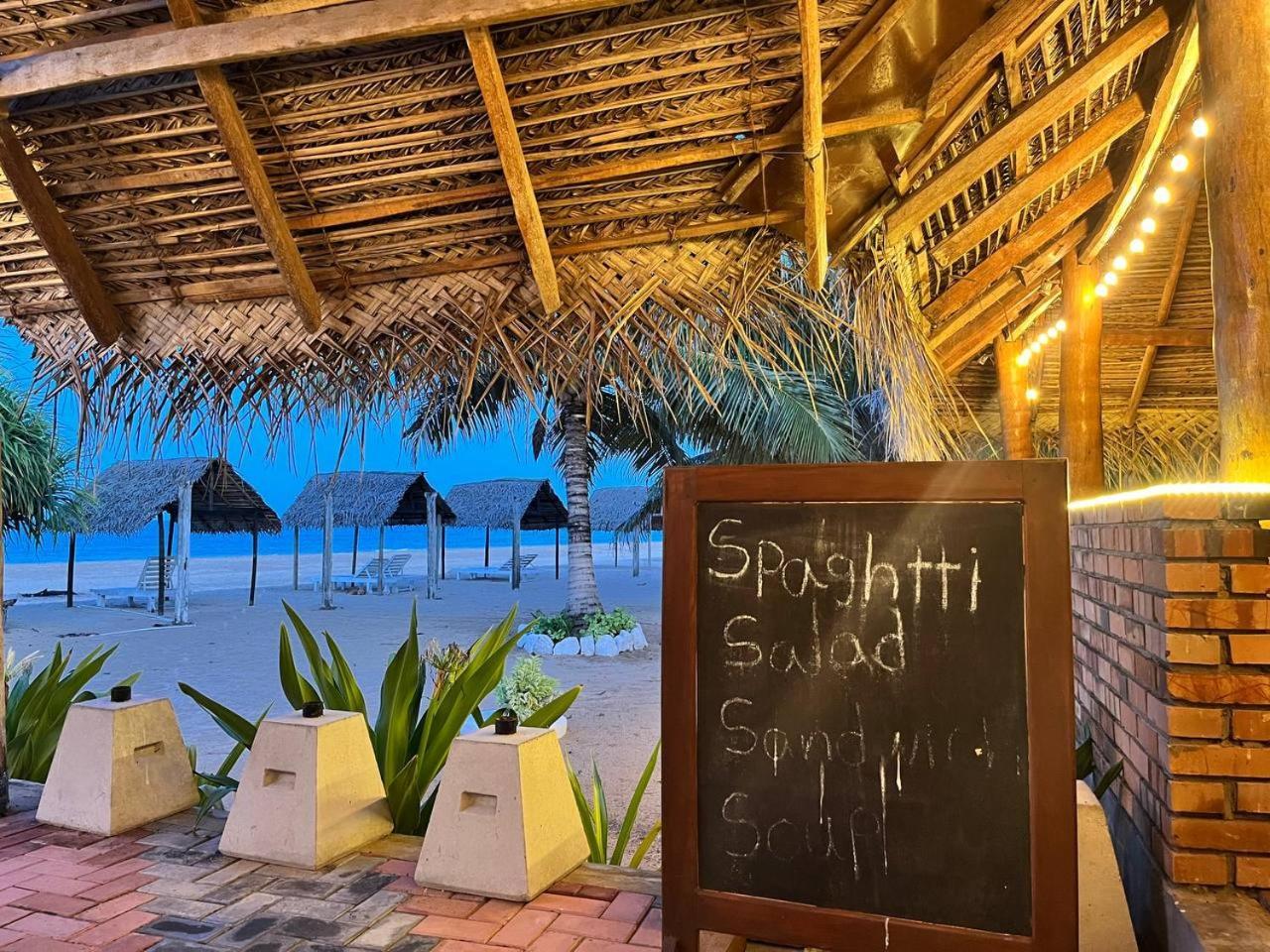 Nn Beach Resort & Spa Нилавели Экстерьер фото