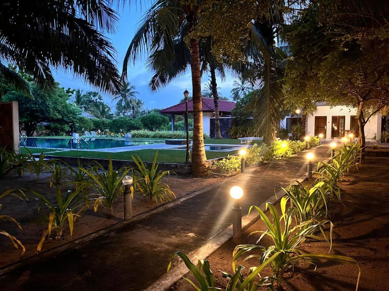 Nn Beach Resort & Spa Нилавели Экстерьер фото