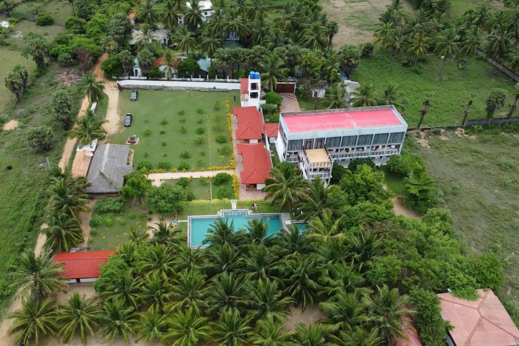 Nn Beach Resort & Spa Нилавели Экстерьер фото